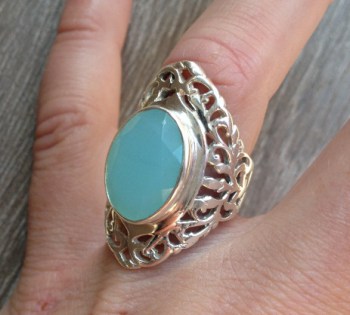 Zilveren ring met Chalcedoon in open bewerkte setting maat 17.5 